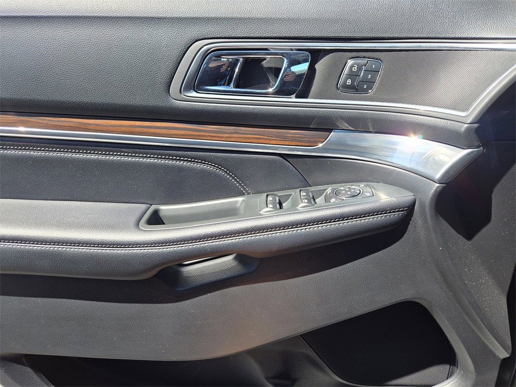 Used 2016 Ford Explorer Limited image 25
