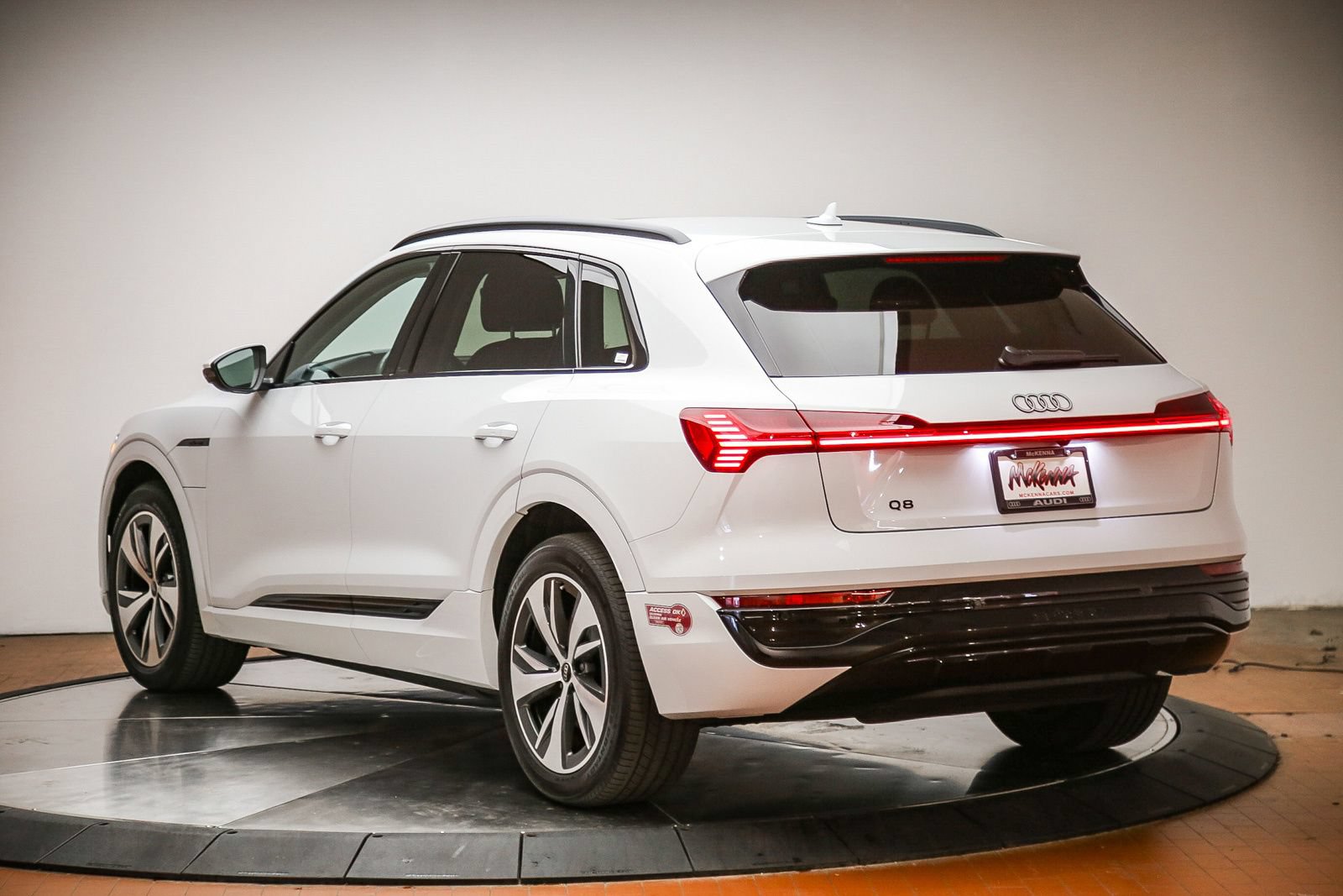 Certified 2024 Audi Q8 e-tron Premium AWD/4WD image 2