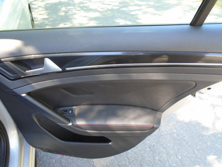 Used 2016 Volkswagen GTI SE w/ Driver Assistance Package image 22