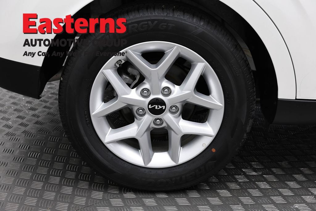 Used 2025 Kia Soul LX FWD image 29