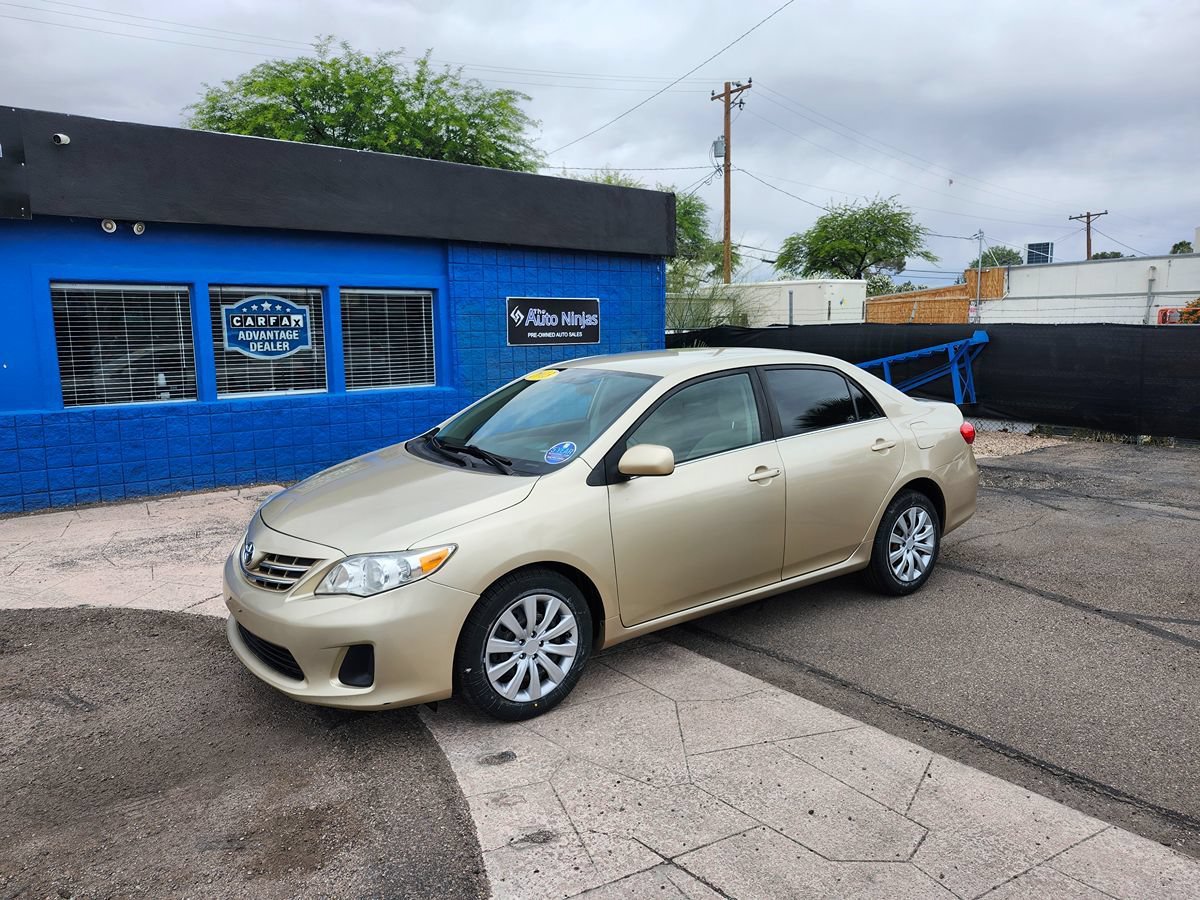 Used 2013 Toyota Corolla LE FWD image 2