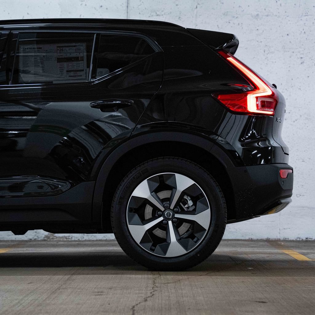 New 2026 Volvo XC40 B5 Plus w/ Protection Package Premier AWD/4WD image 5