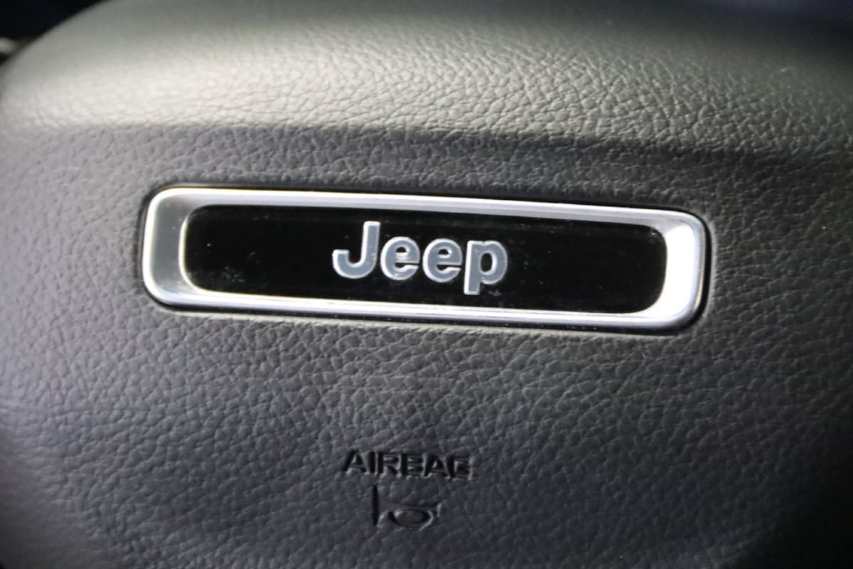 Used 2023 Jeep Grand Cherokee L Laredo AWD/4WD image 15