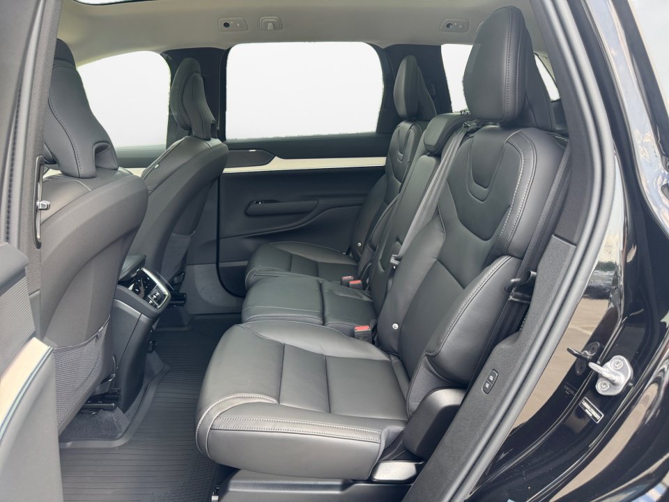 New 2026 Volvo EX90 Ultra AWD/4WD image 13