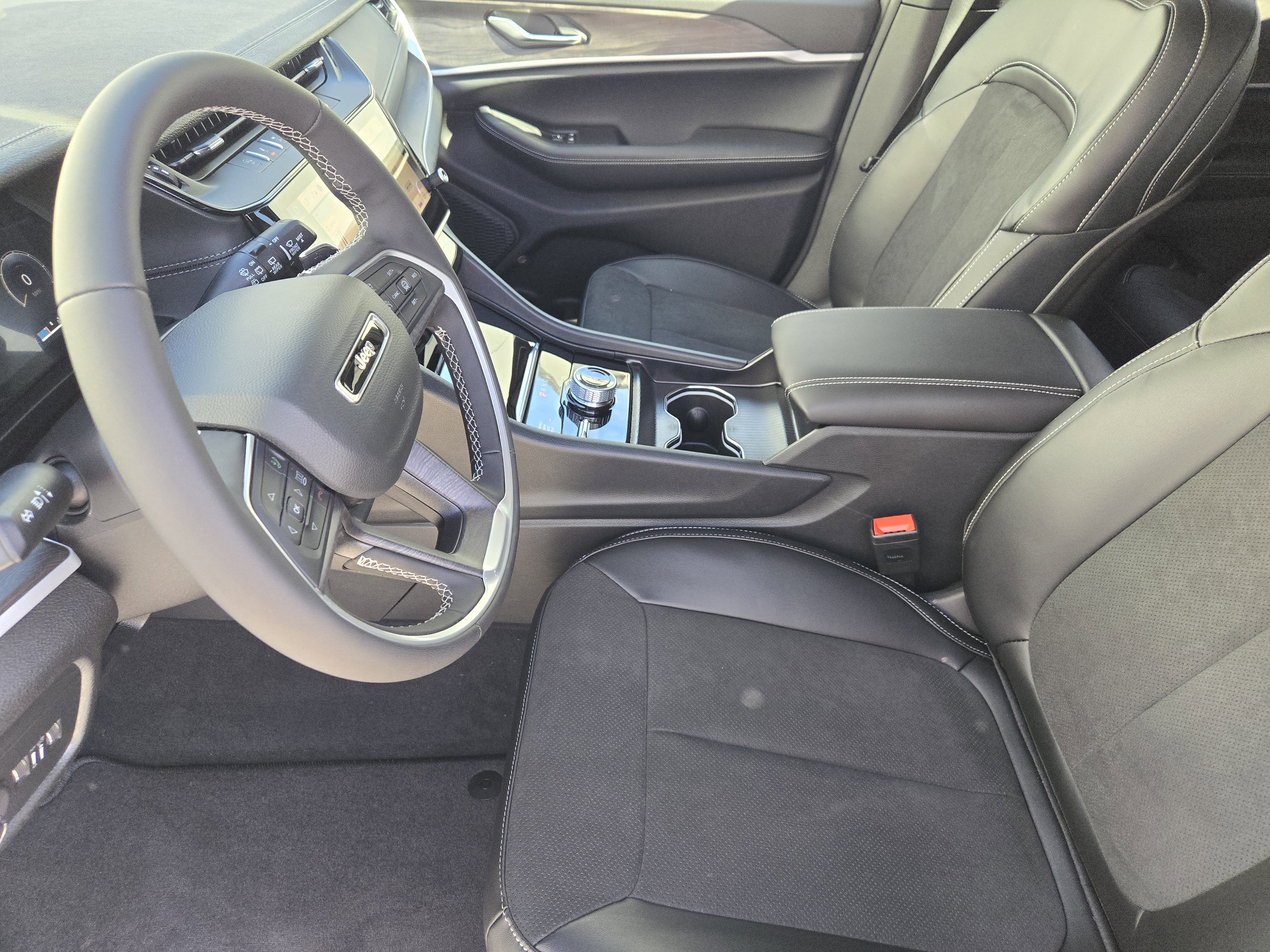 New 2026 Jeep Grand Cherokee Altitude image 11