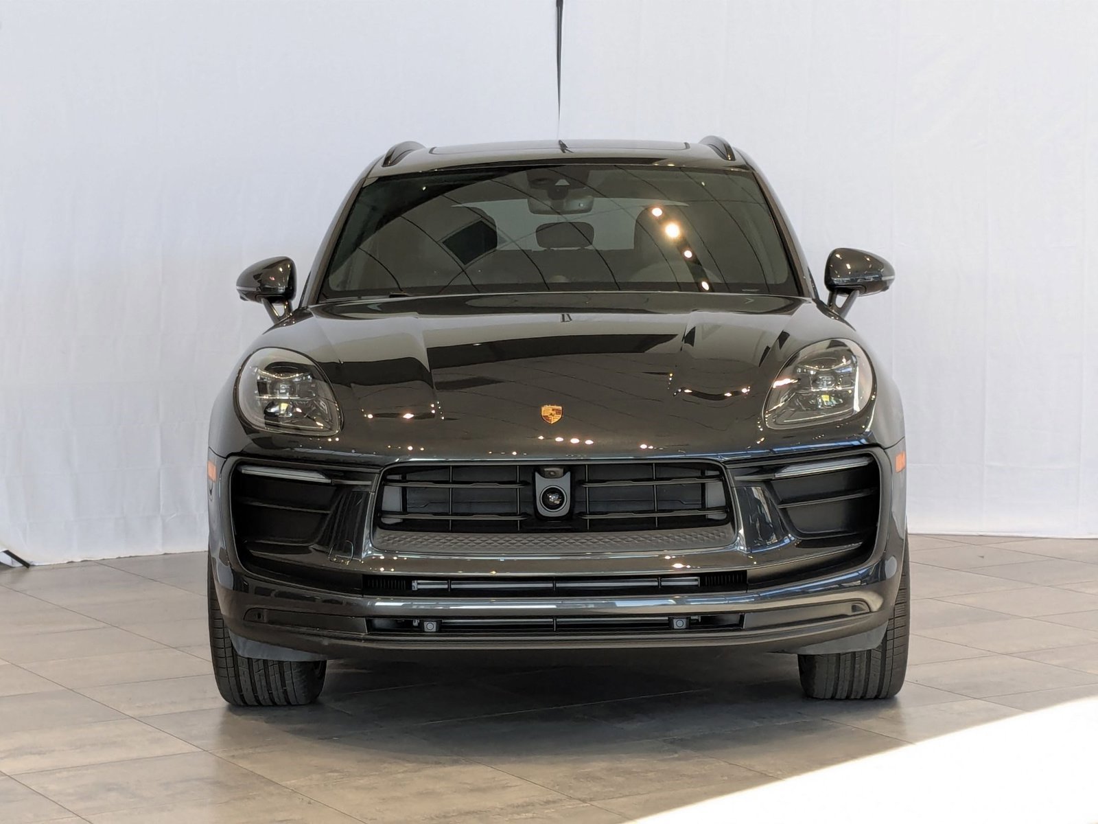 Used 2025 Porsche Macan image 6