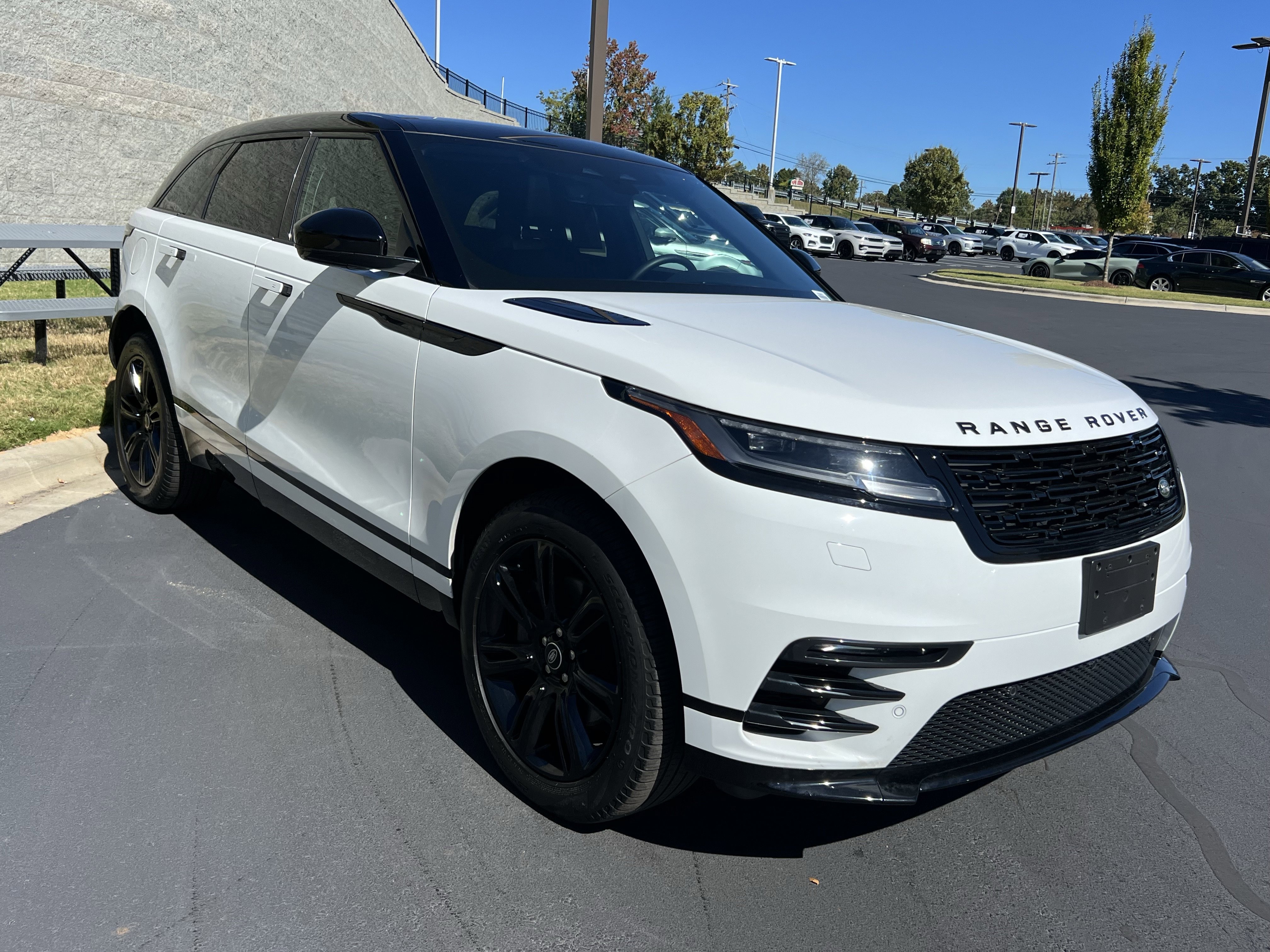 Used 2024 Land Rover Range Rover Velar Dynamic SE image 9