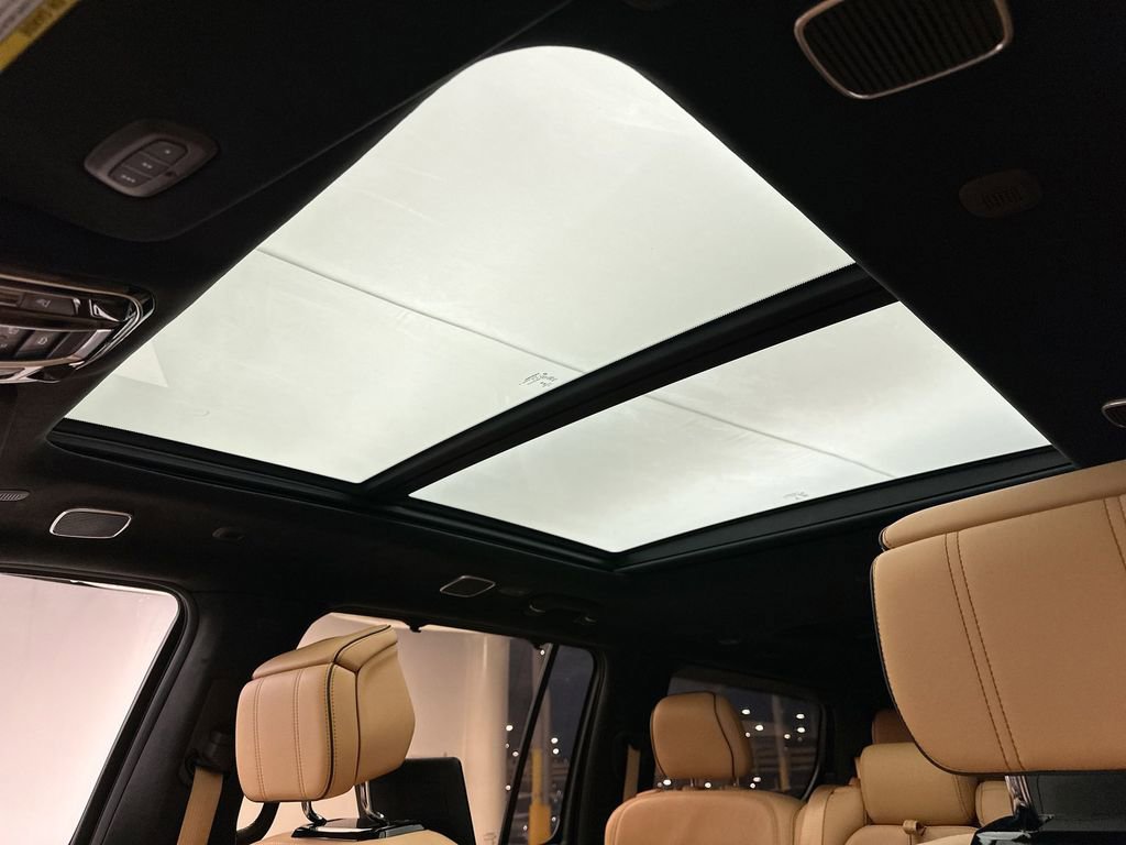 Used 2022 Jeep Grand Wagoneer Series III w/ Rear Seat Video Group 1 AWD/4WD image 25