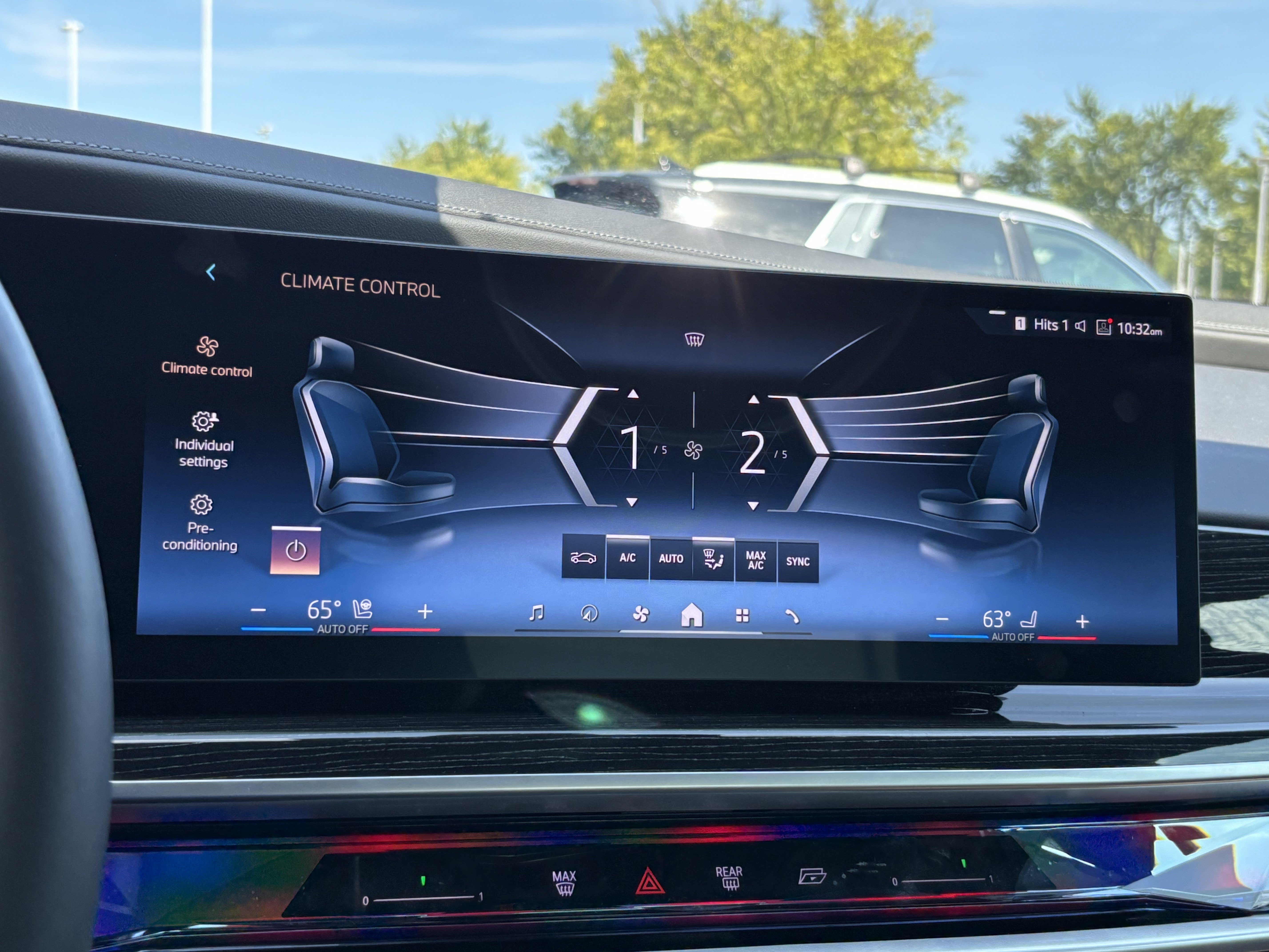 Certified 2025 BMW 750e xDrive w/ Executive Package AWD/4WD image 29
