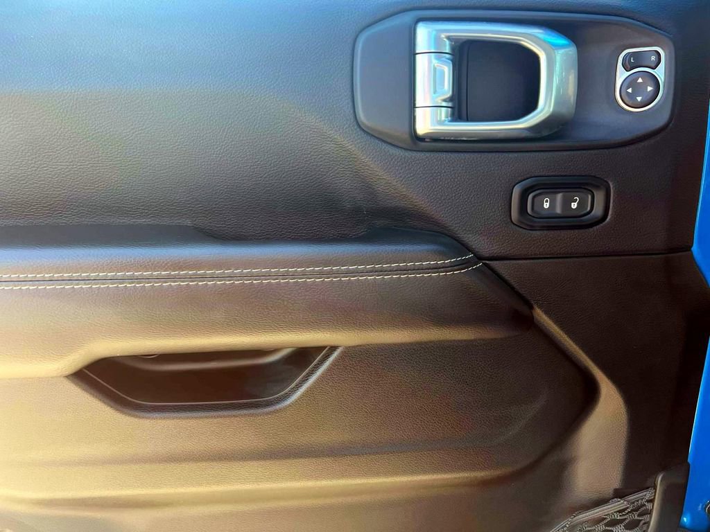 Certified 2023 Jeep Wrangler Unlimited Sahara w/ Cold Weather Group image 17