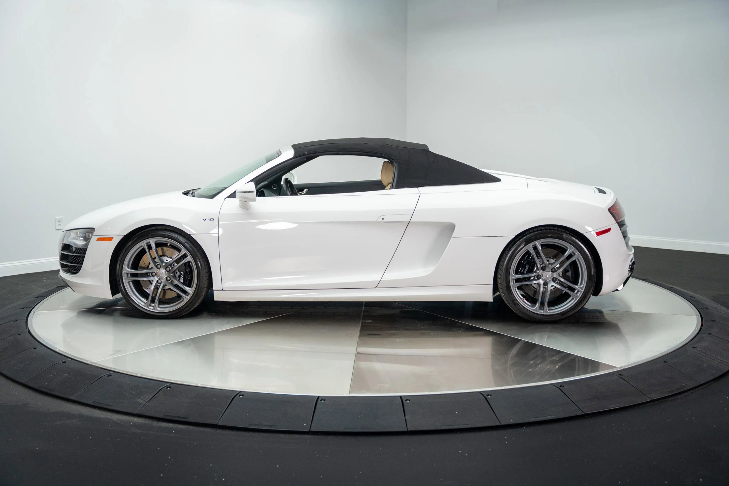 Used 2011 Audi R8 V10 image 7