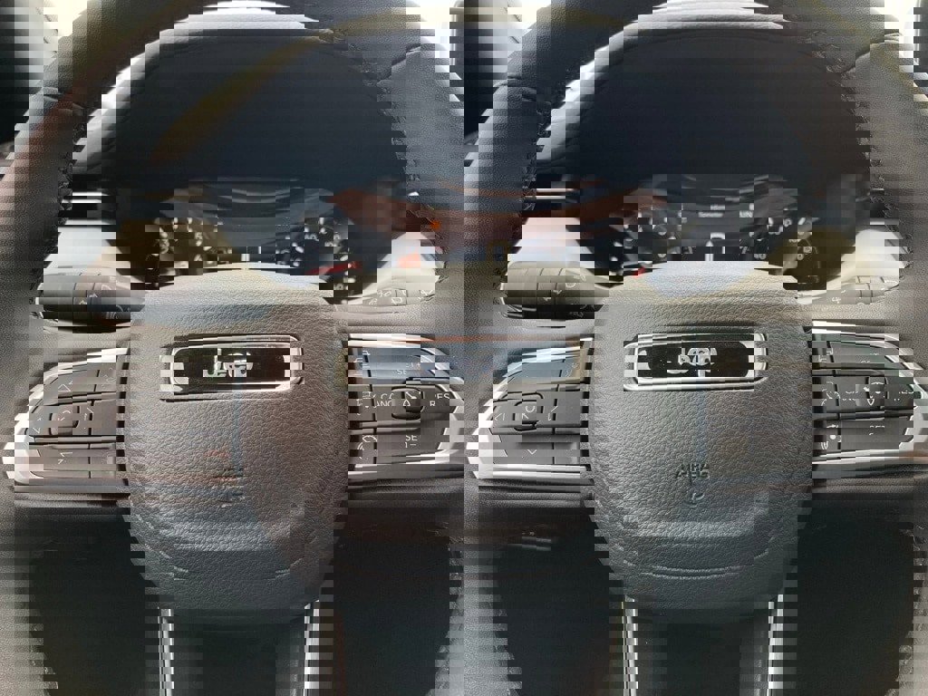 Used 2025 Jeep Compass Limited image 18