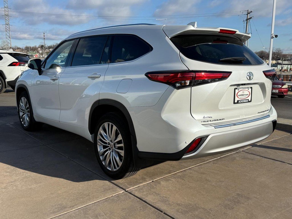 Used 2023 Toyota Highlander Platinum image 7