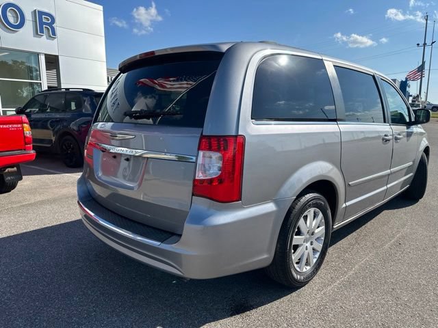 Used 2015 Chrysler Town & Country Touring FWD image 21