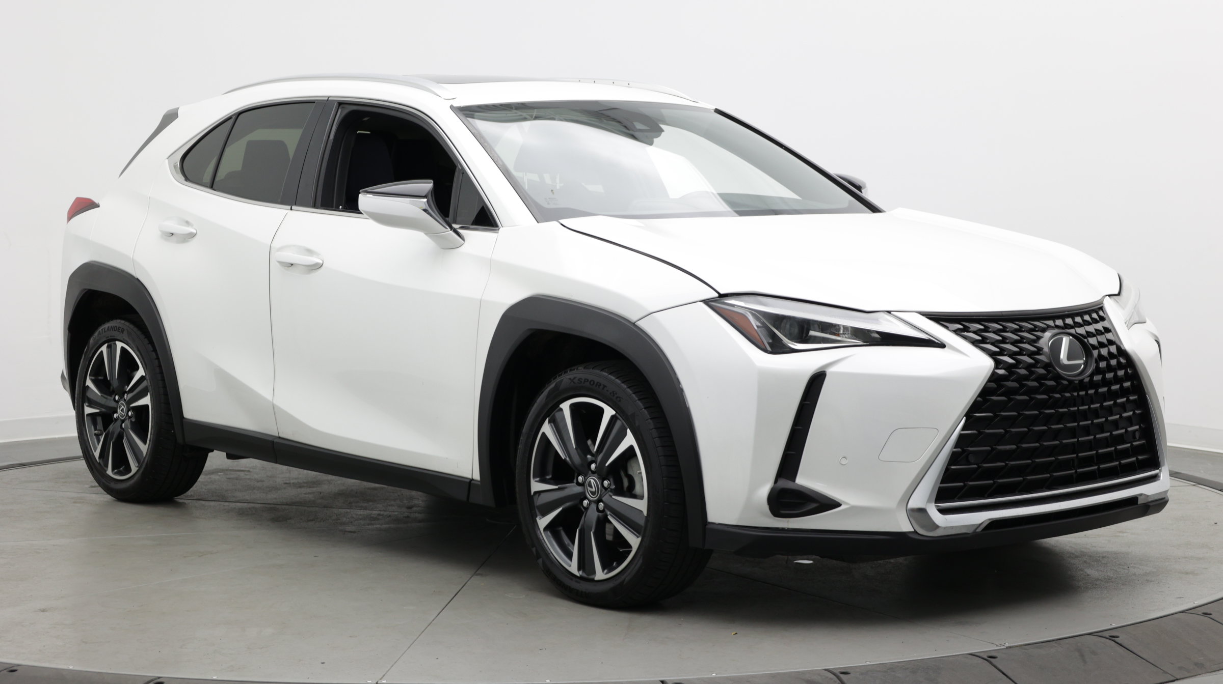 Used 2022 Lexus UX 200 w/ Accessory Package (Z1) FWD image 3