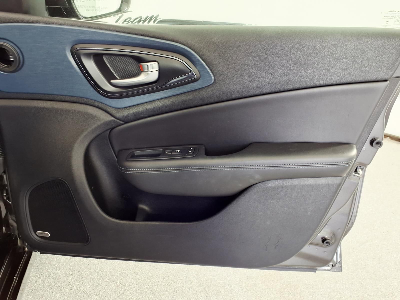 Used 2015 Chrysler 200 S w/ Navigation & Sound Group I image 7