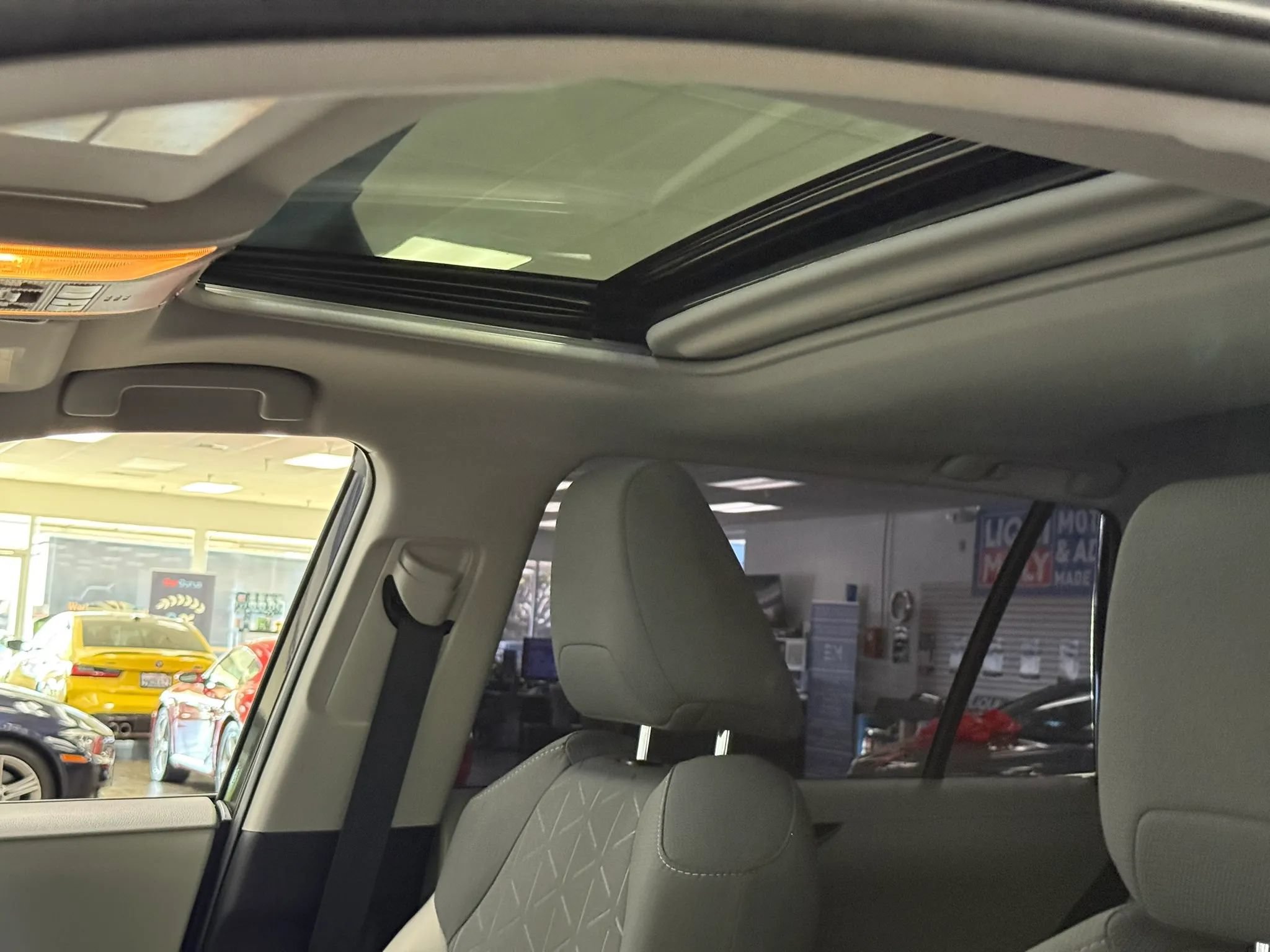 Used 2019 Toyota RAV4 XLE AWD/4WD image 11