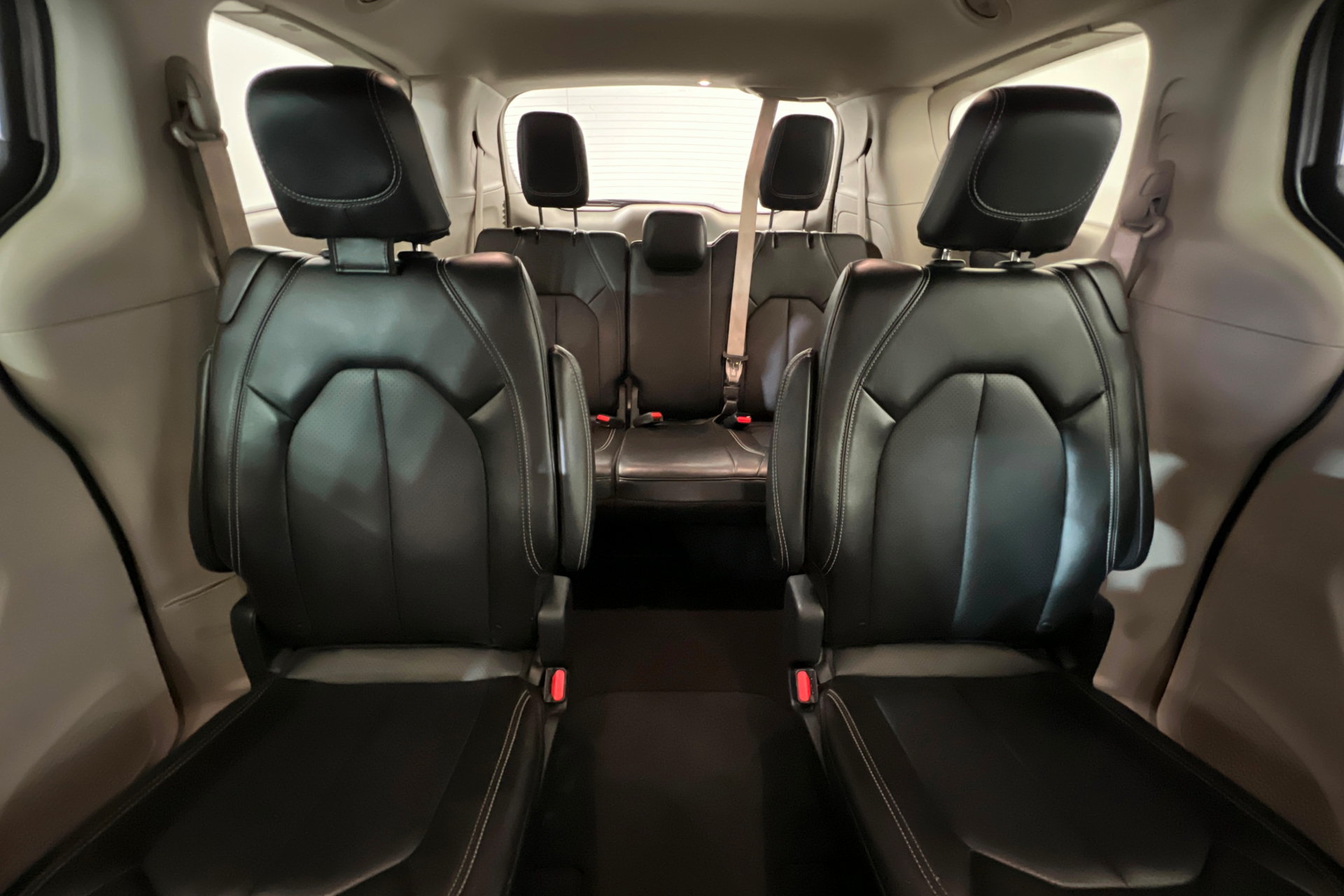Used 2024 Chrysler Pacifica Touring-L FWD image 25