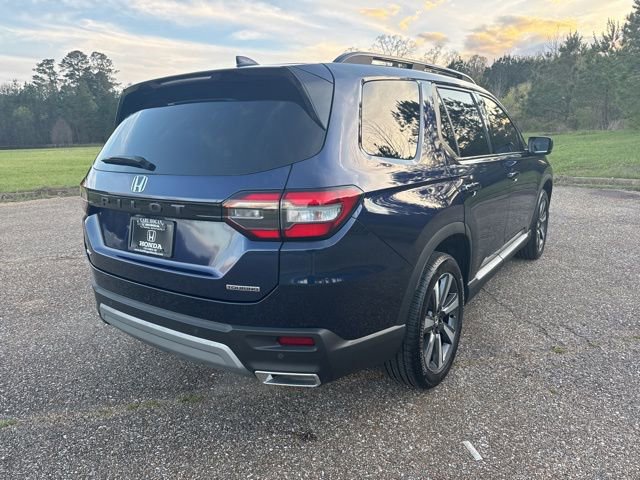 Used 2025 Honda Pilot Touring image 3