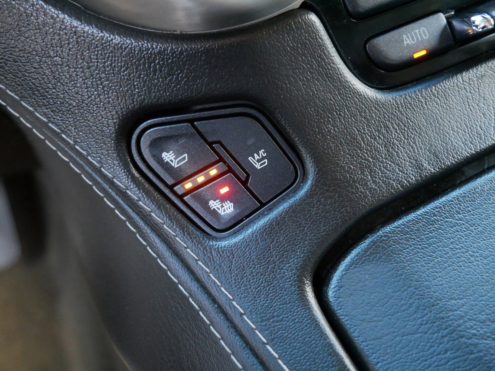 Used 2015 GMC Yukon Denali w/ Open Road Package image 21