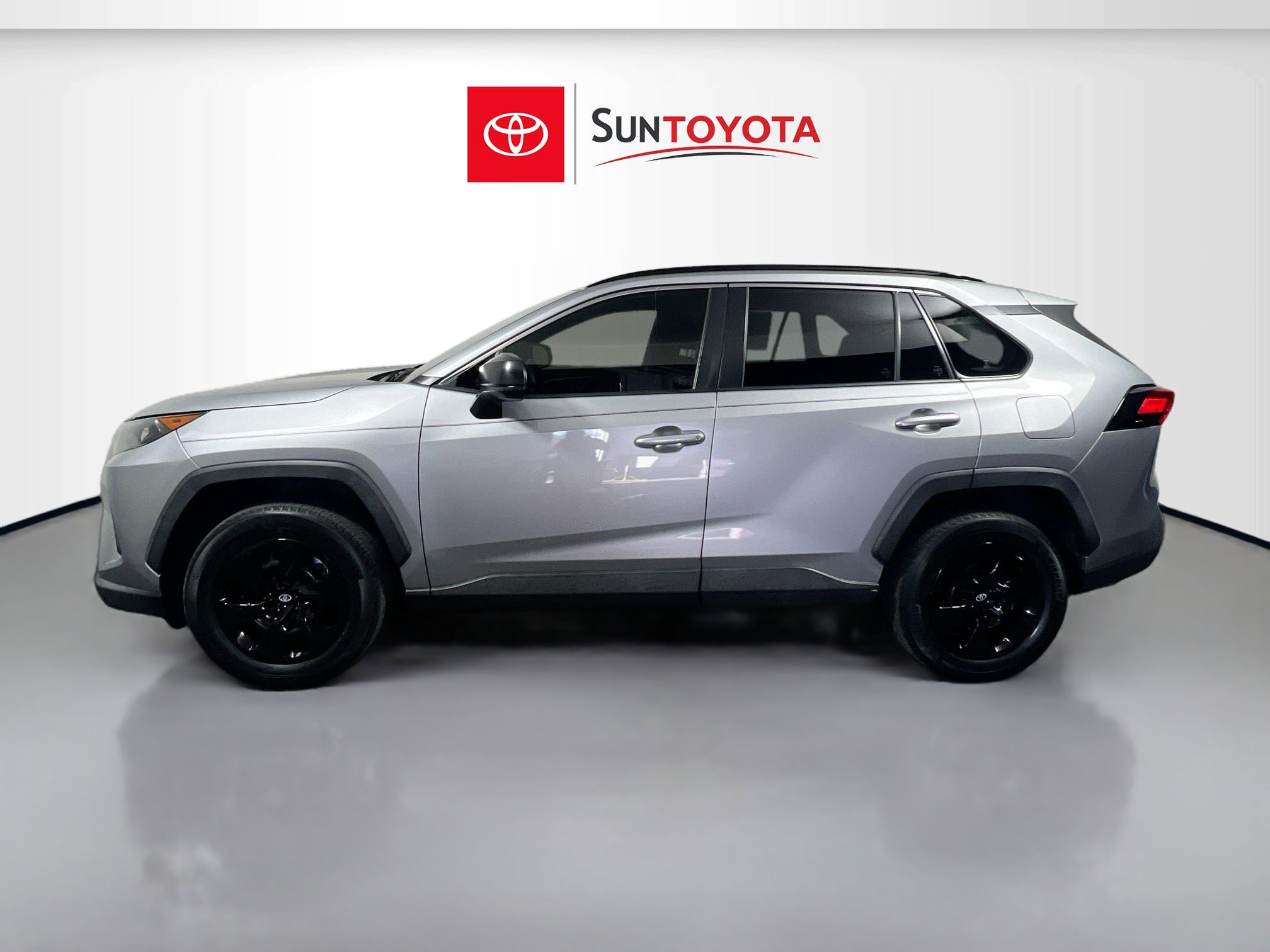 Used 2020 Toyota RAV4 LE image 7