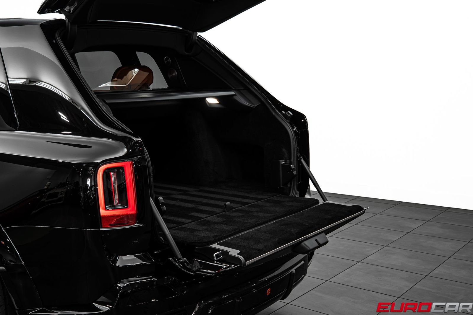 Used 2025 Rolls-Royce Cullinan Black Badge AWD/4WD image 27