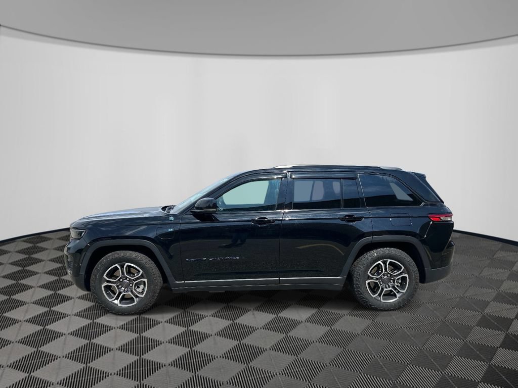 Certified 2022 Jeep Grand Cherokee Trailhawk w/ Luxury Tech Group III AWD/4WD image 2