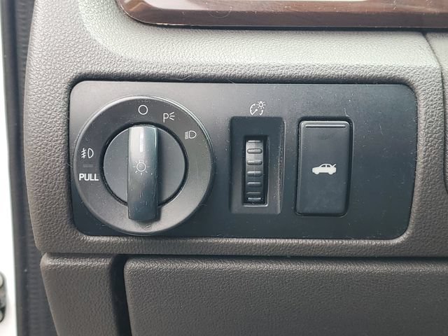 Used 2008 Ford Taurus SEL FWD image 14