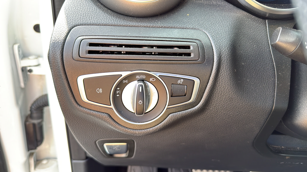 Used 2020 Mercedes-Benz GLC 300 4MATIC image 28