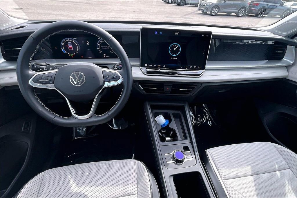 Certified 2025 Volkswagen Tiguan SE image 3