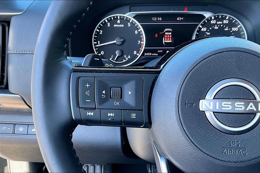 Used 2025 Nissan Pathfinder SL image 24