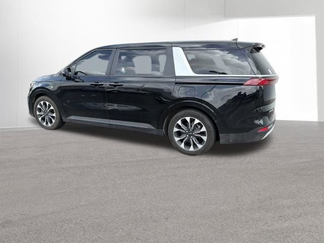 Used 2024 Kia Carnival EX FWD image 3