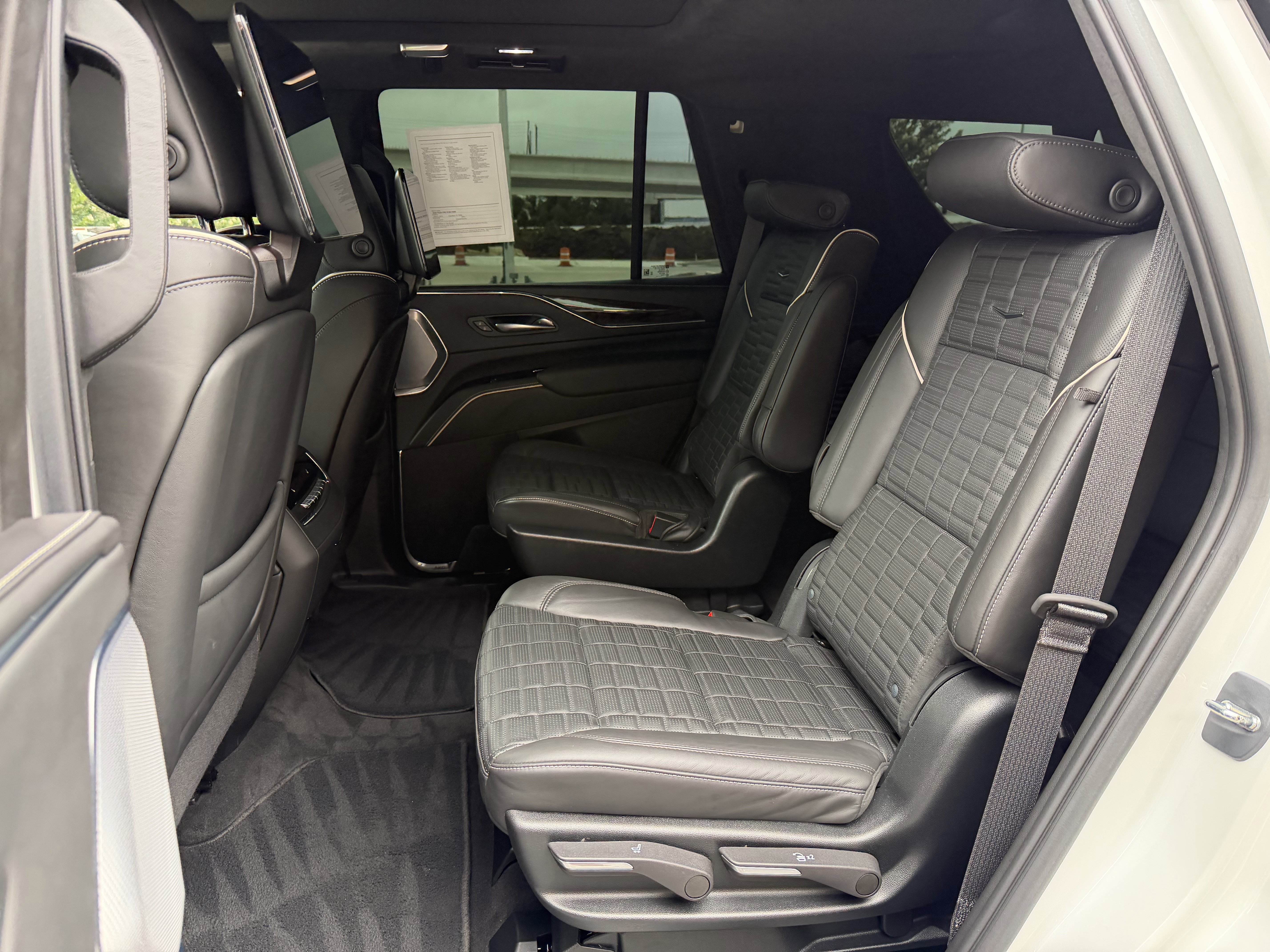 Used 2023 Cadillac Escalade Sport Platinum AWD/4WD image 32