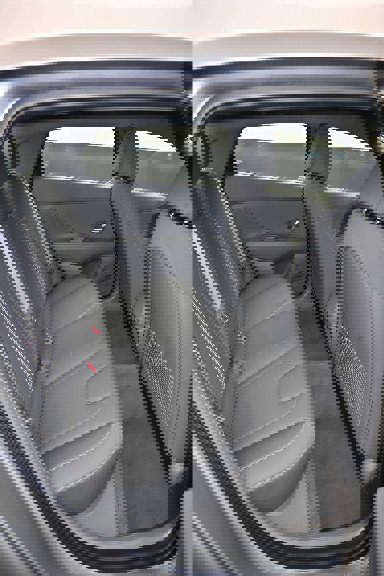 Certified 2025 Hyundai Elantra SEL image 12