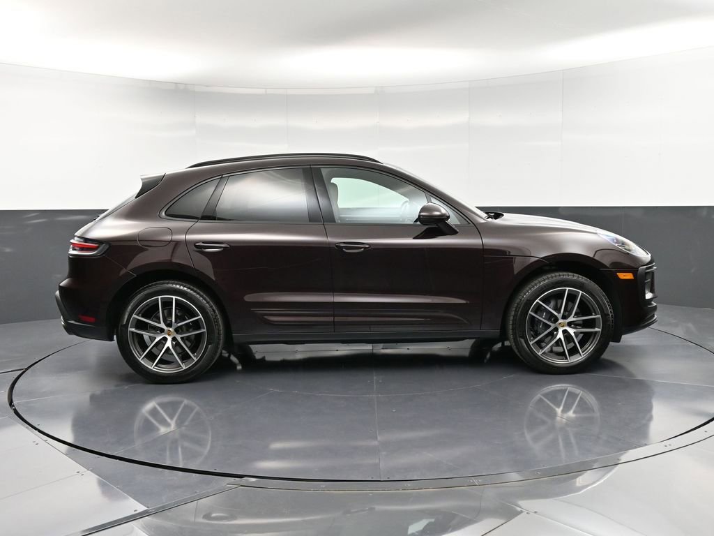 Certified 2025 Porsche Macan image 9