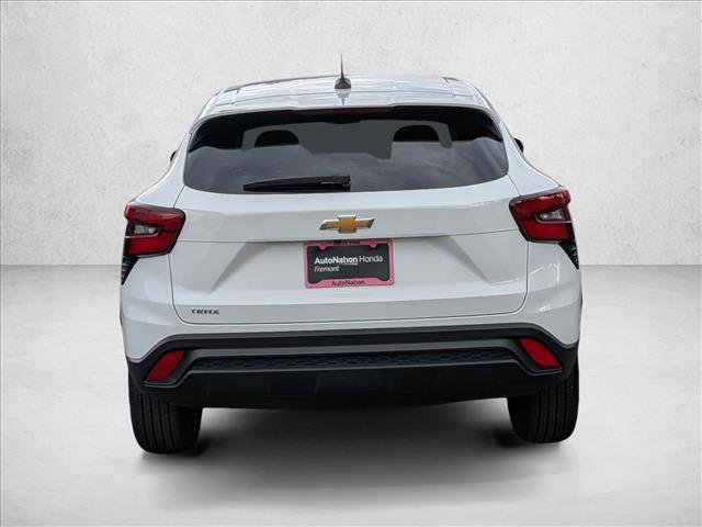 Used 2025 Chevrolet Trax LS image 7