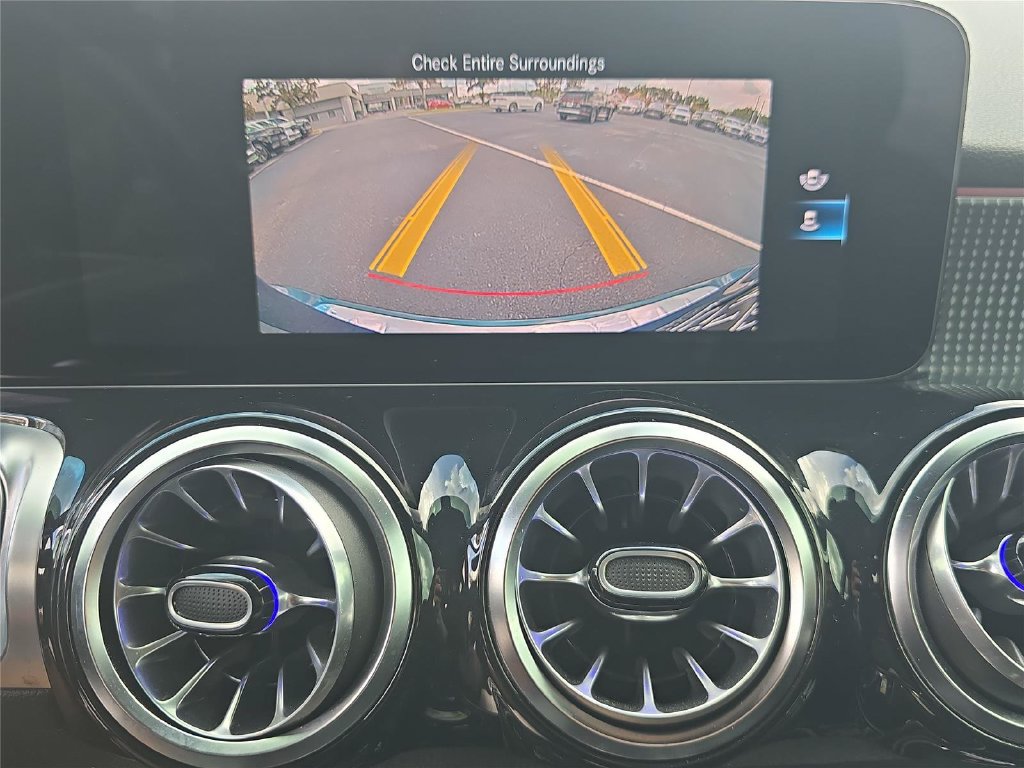 Used 2023 Mercedes-Benz GLB 250 4MATIC w/ Premium Package image 20