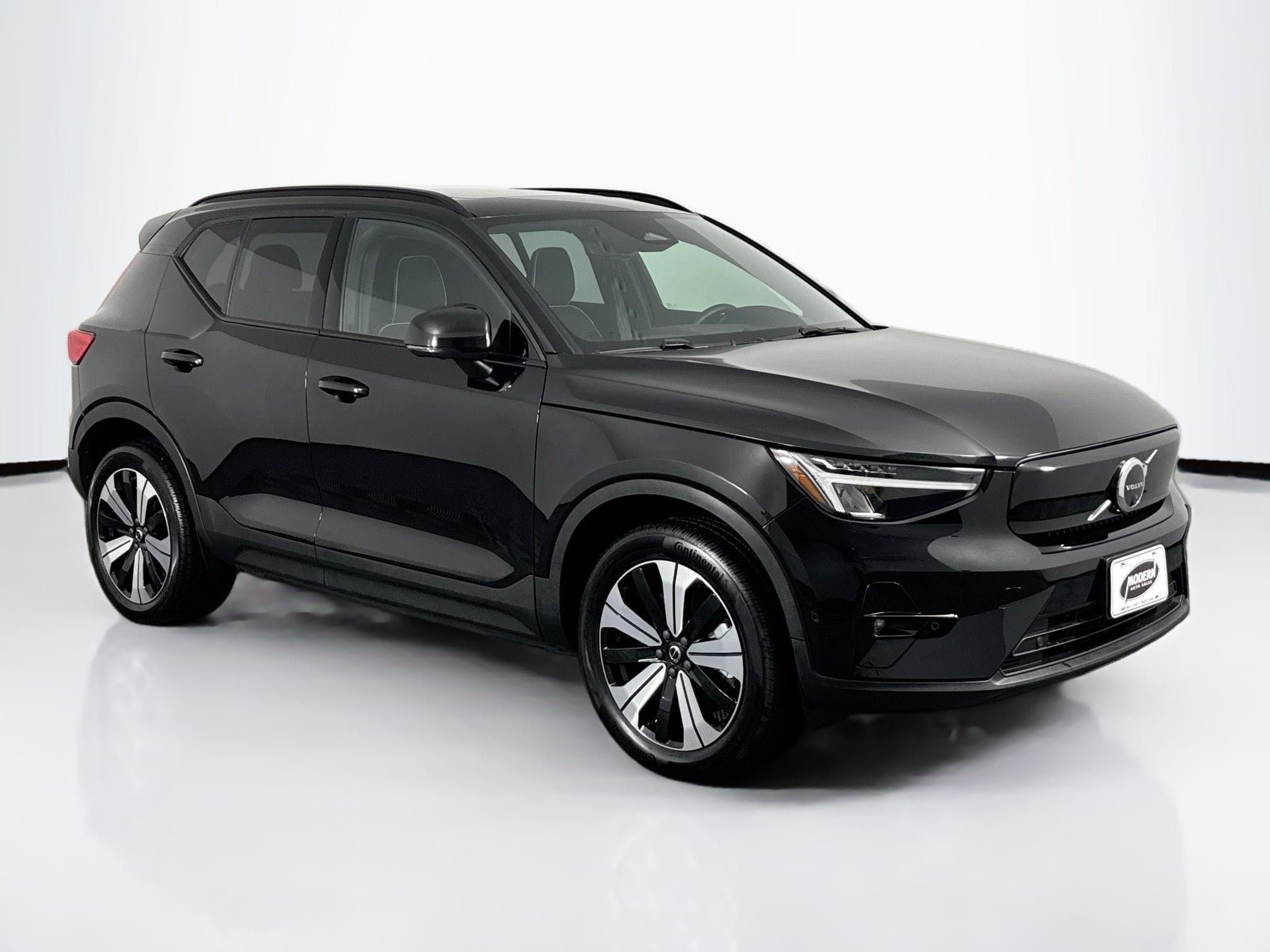 Used 2023 Volvo XC40 Recharge Plus AWD/4WD image 2