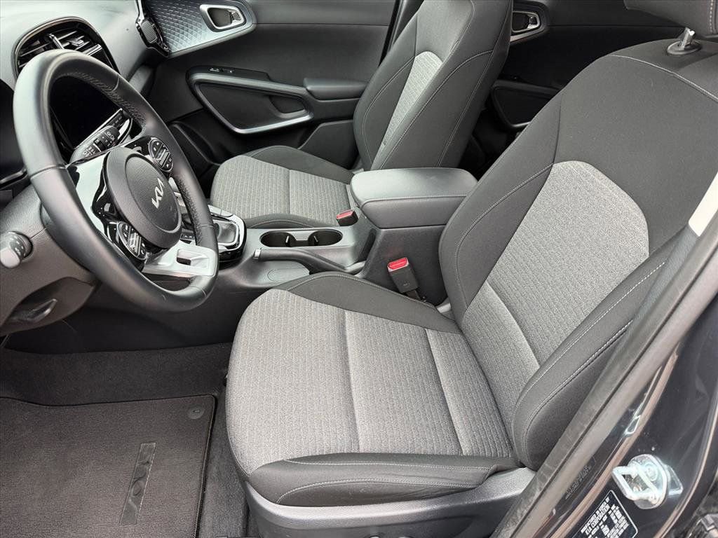 Used 2024 Kia Soul EX image 11
