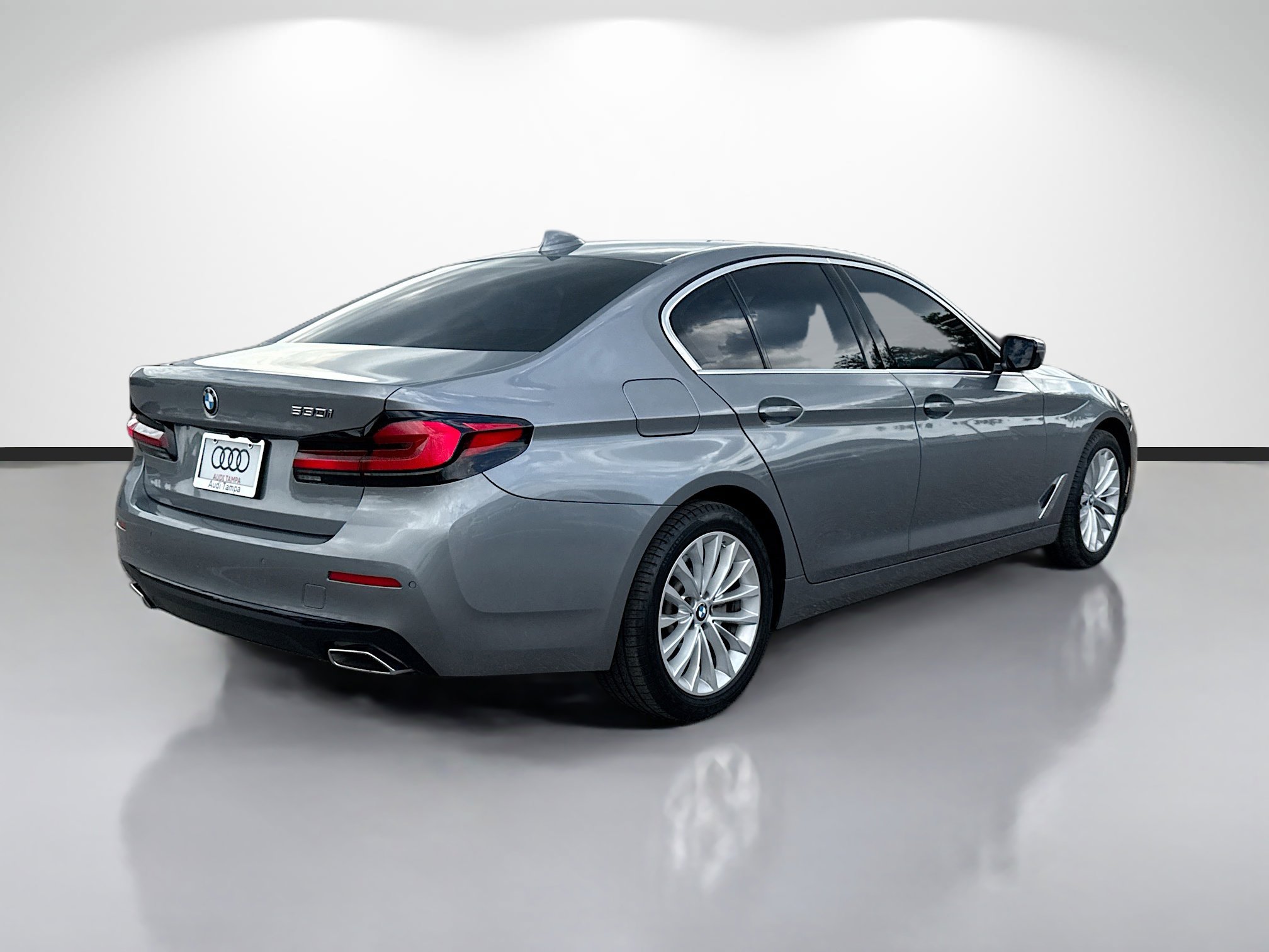 Used 2023 BMW 530i w/ Premium Package RWD image 3