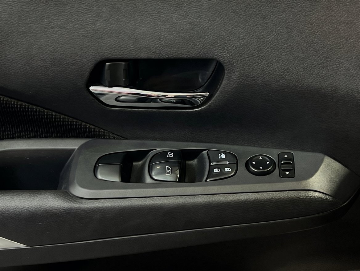 Used 2023 Nissan Kicks SV FWD image 13