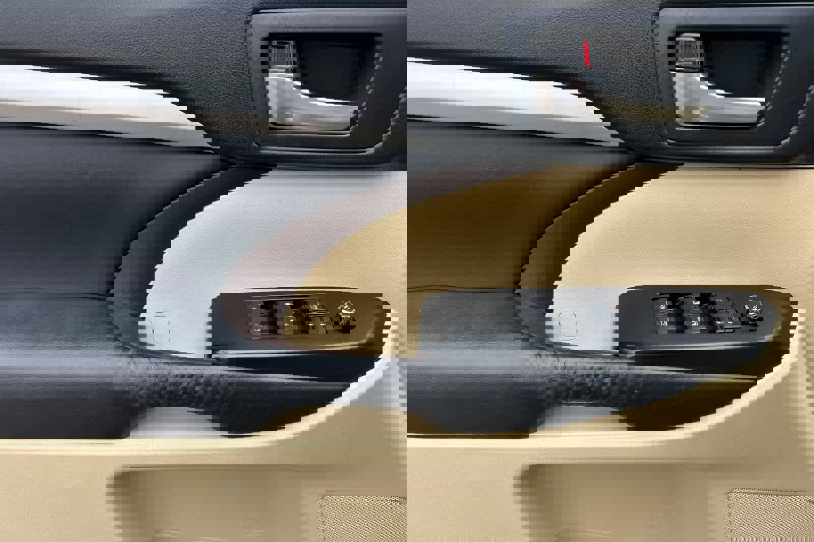 Used 2015 Toyota Highlander XLE image 12