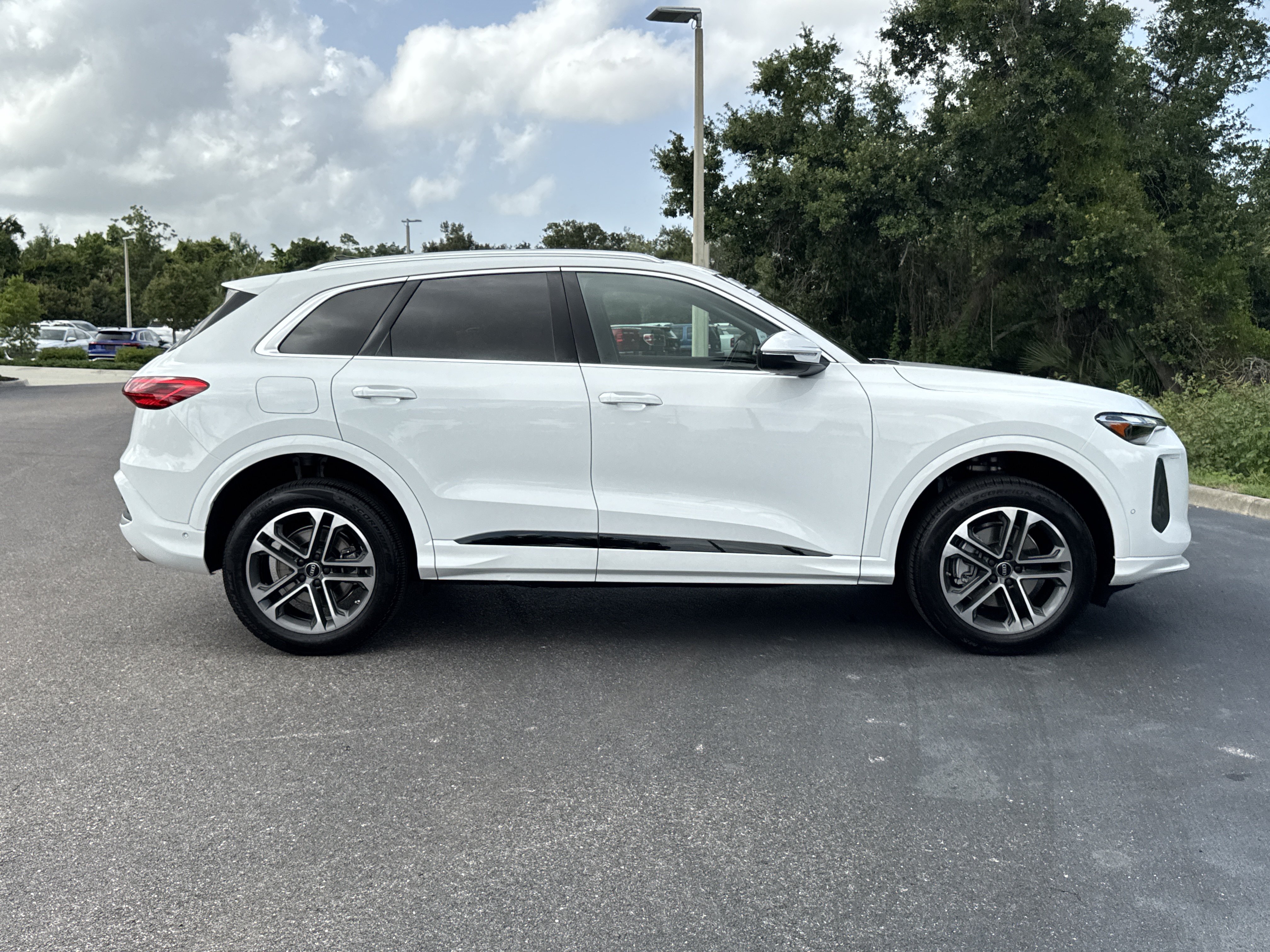 Certified 2025 Audi Q5 Premium w/ Convenience Package AWD/4WD image 2