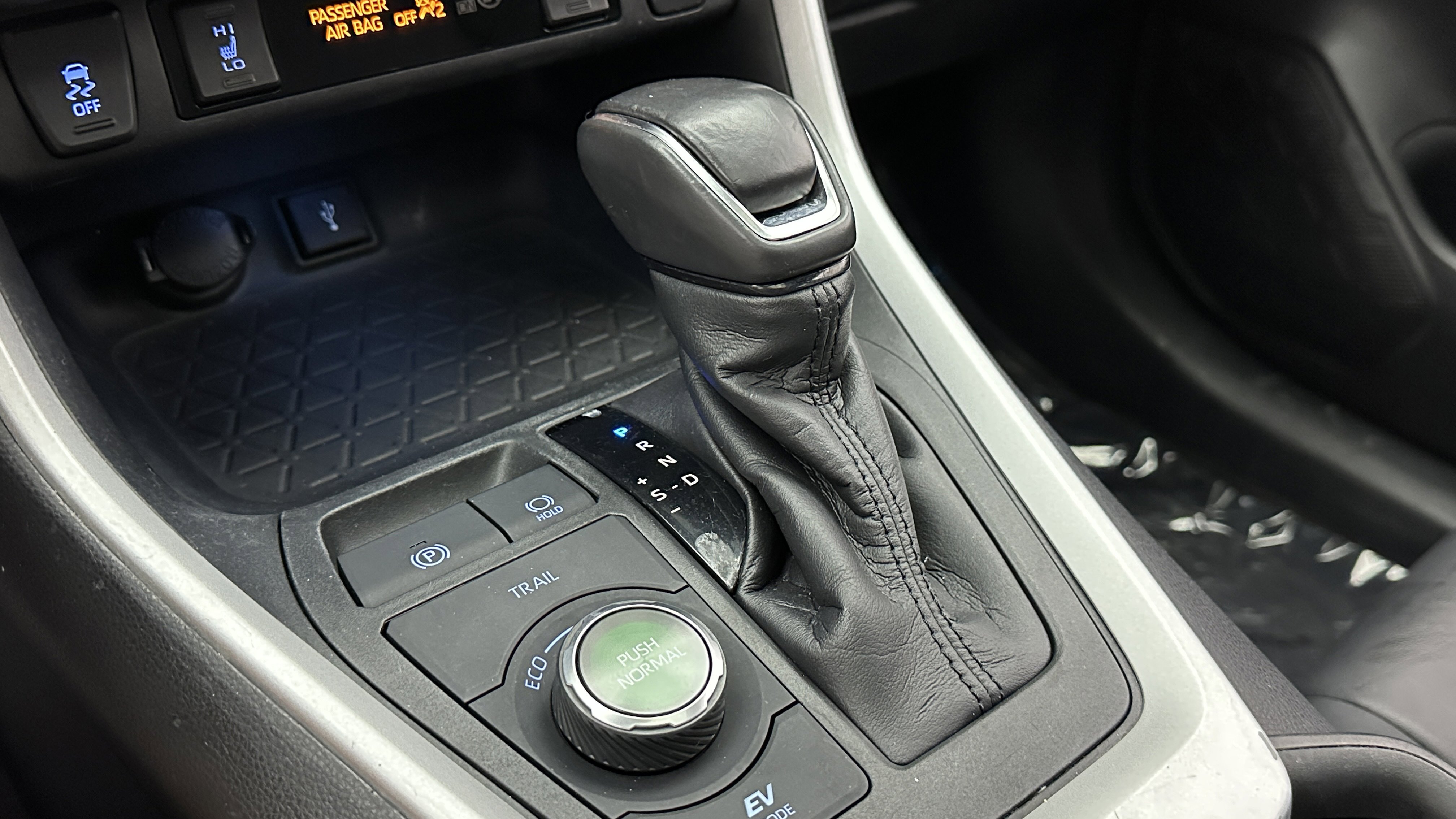 Used 2021 Toyota RAV4 XSE w/ XSE Grade Weather Package image 18