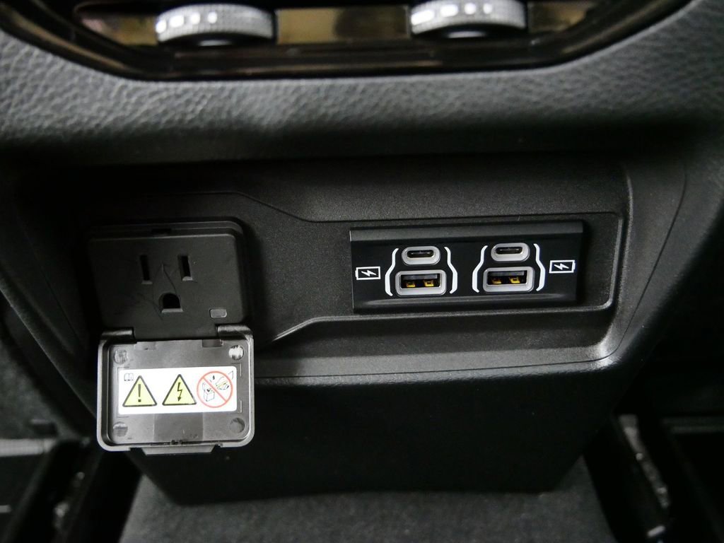 Certified 2024 Jeep Grand Cherokee Altitude image 33