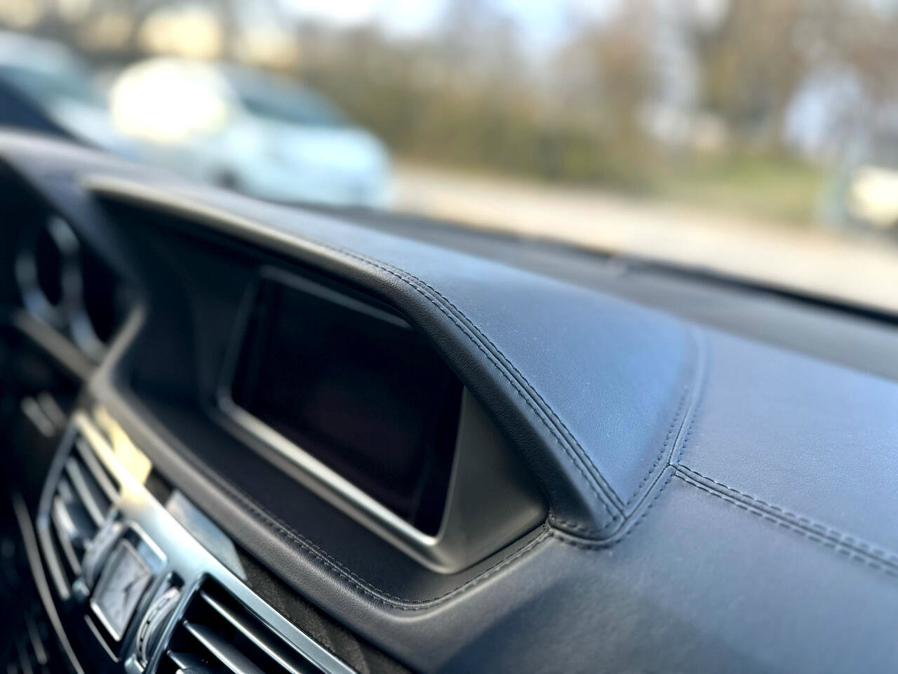 Used 2016 Mercedes-Benz E 400 Sedan image 27