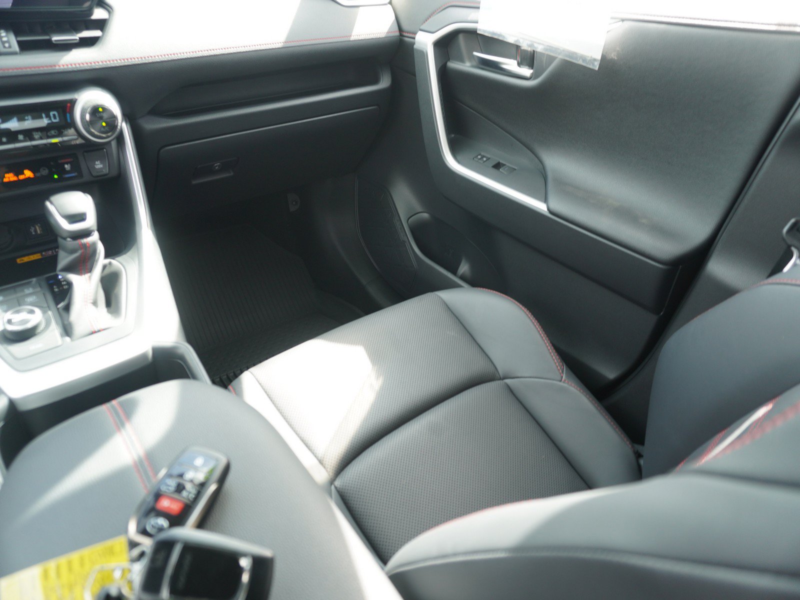 Used 2025 Toyota RAV4 XSE w/ Premium Package AWD/4WD image 20