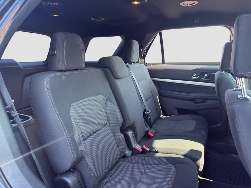 Used 2018 Ford Explorer XLT AWD/4WD image 18