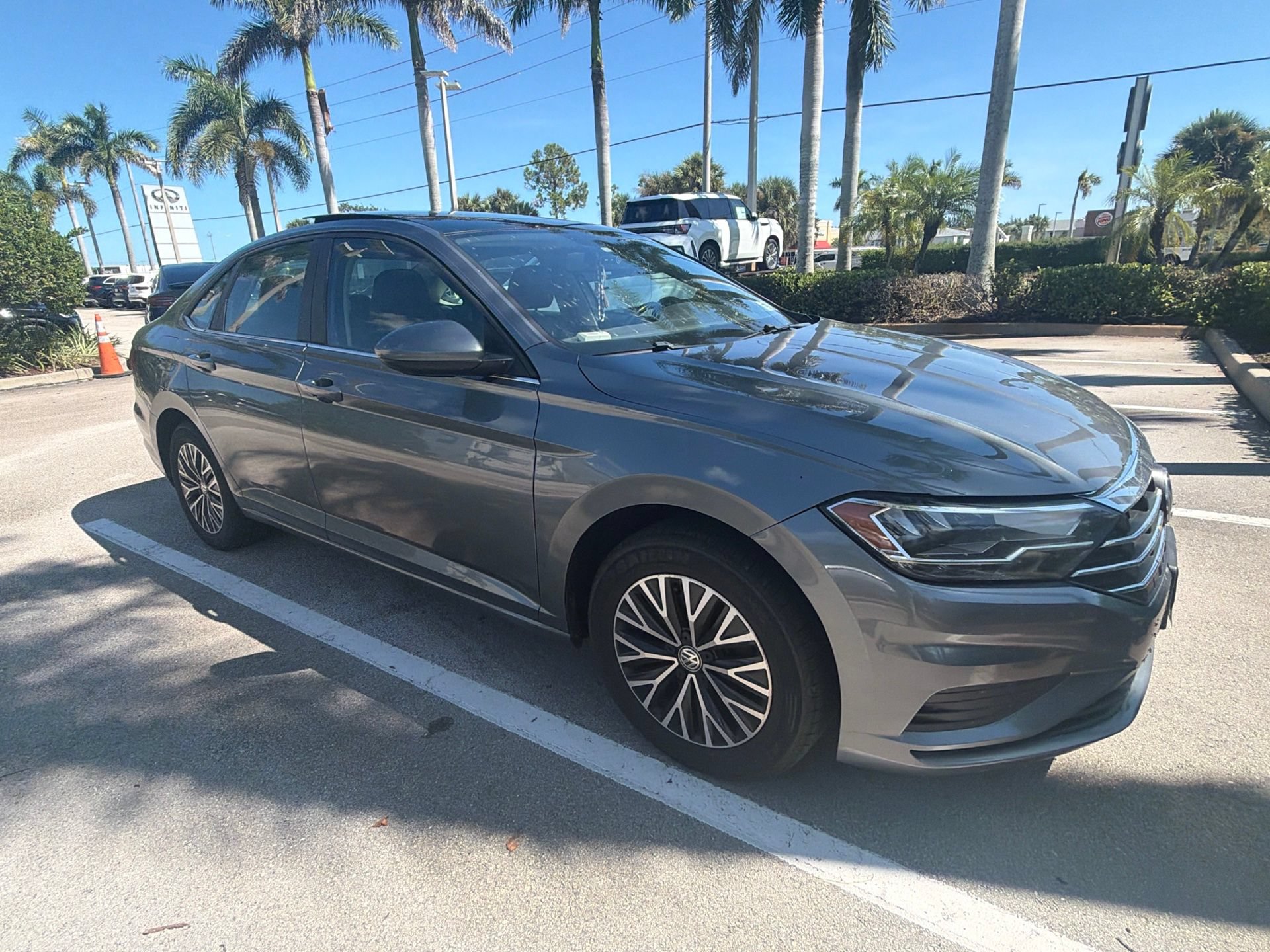 Used 2019 Volkswagen Jetta SE FWD image 2