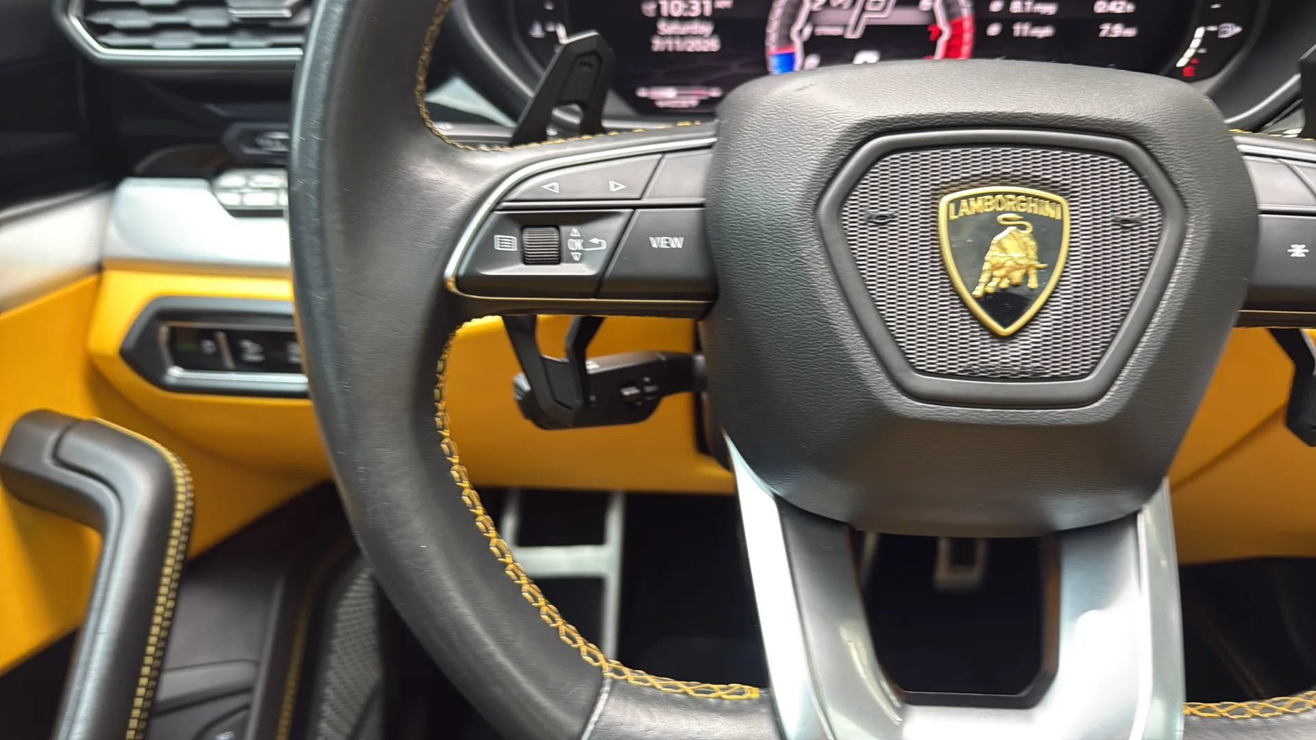 Used 2019 Lamborghini Urus AWD/4WD image 32